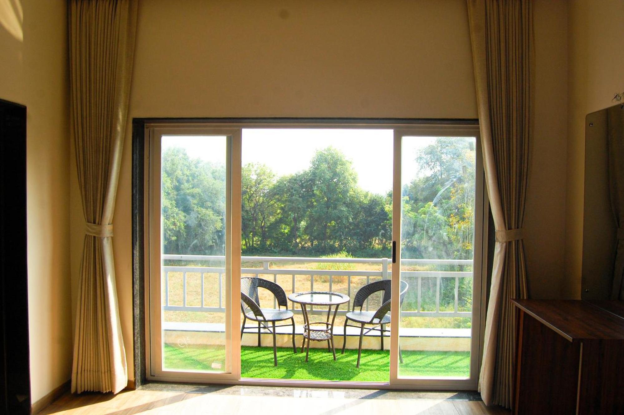 Krishna Riverside Resort Vasad Ngoại thất bức ảnh