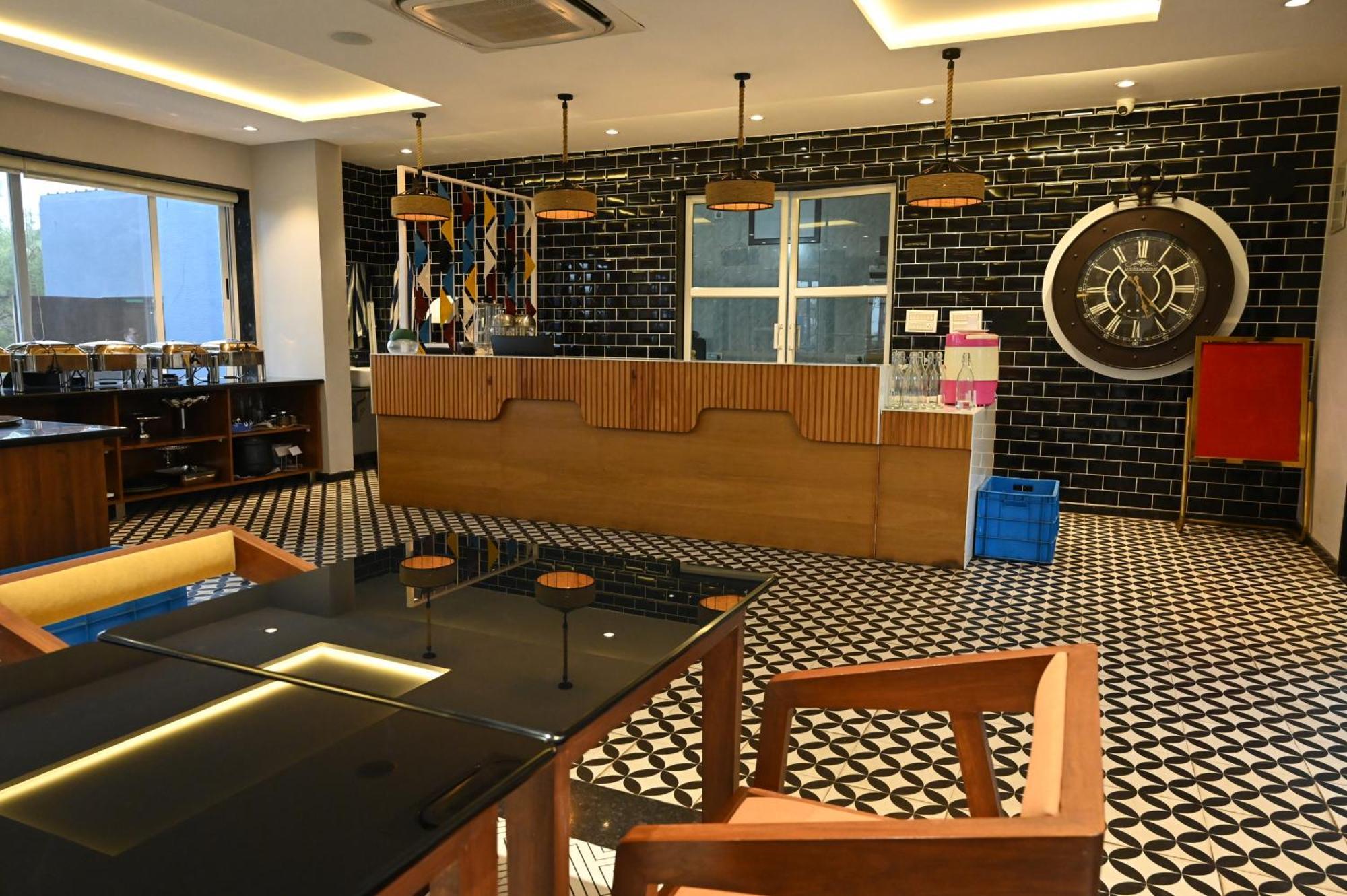Krishna Riverside Resort Vasad Ngoại thất bức ảnh