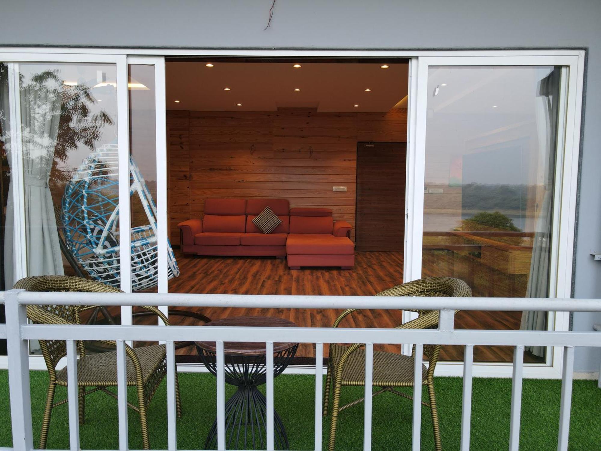 Krishna Riverside Resort Vasad Ngoại thất bức ảnh