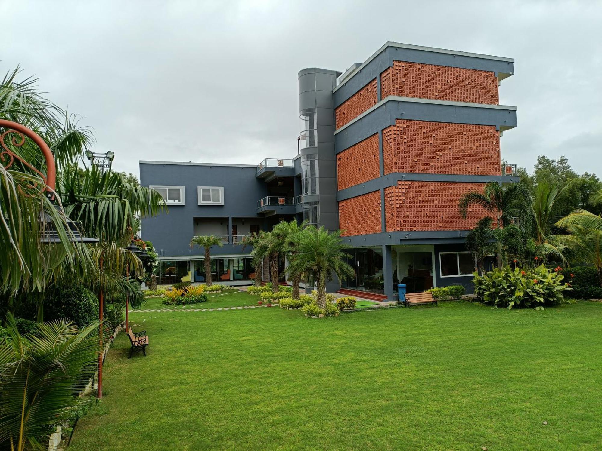 Krishna Riverside Resort Vasad Ngoại thất bức ảnh